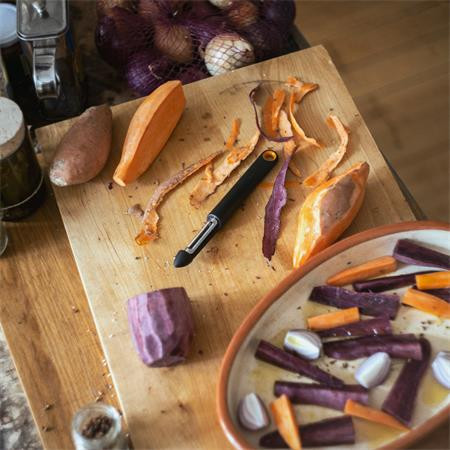 Forgópengés hámozó, FISKARS