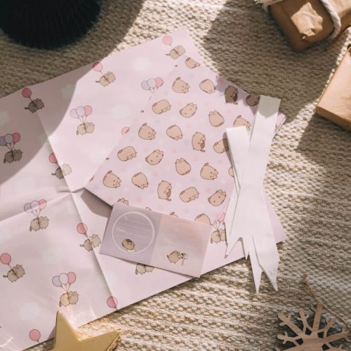 Pusheen cicás ajándékcsomagoló szett (2 ív 50x70m-es csomagolópapír, gyorsmasni, ajándékkísérő matrica)