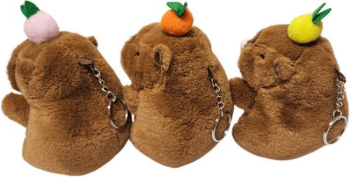 Kapibara plüss kulcstartó, rágógumis, gyümölcssel, kb. 12 cm, többféle