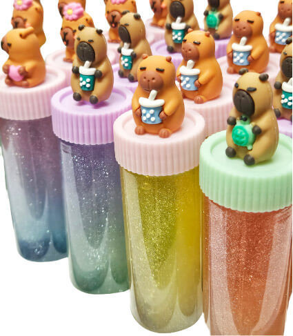 Slime műanyag hengerben, kapibara figurával, többféle változat